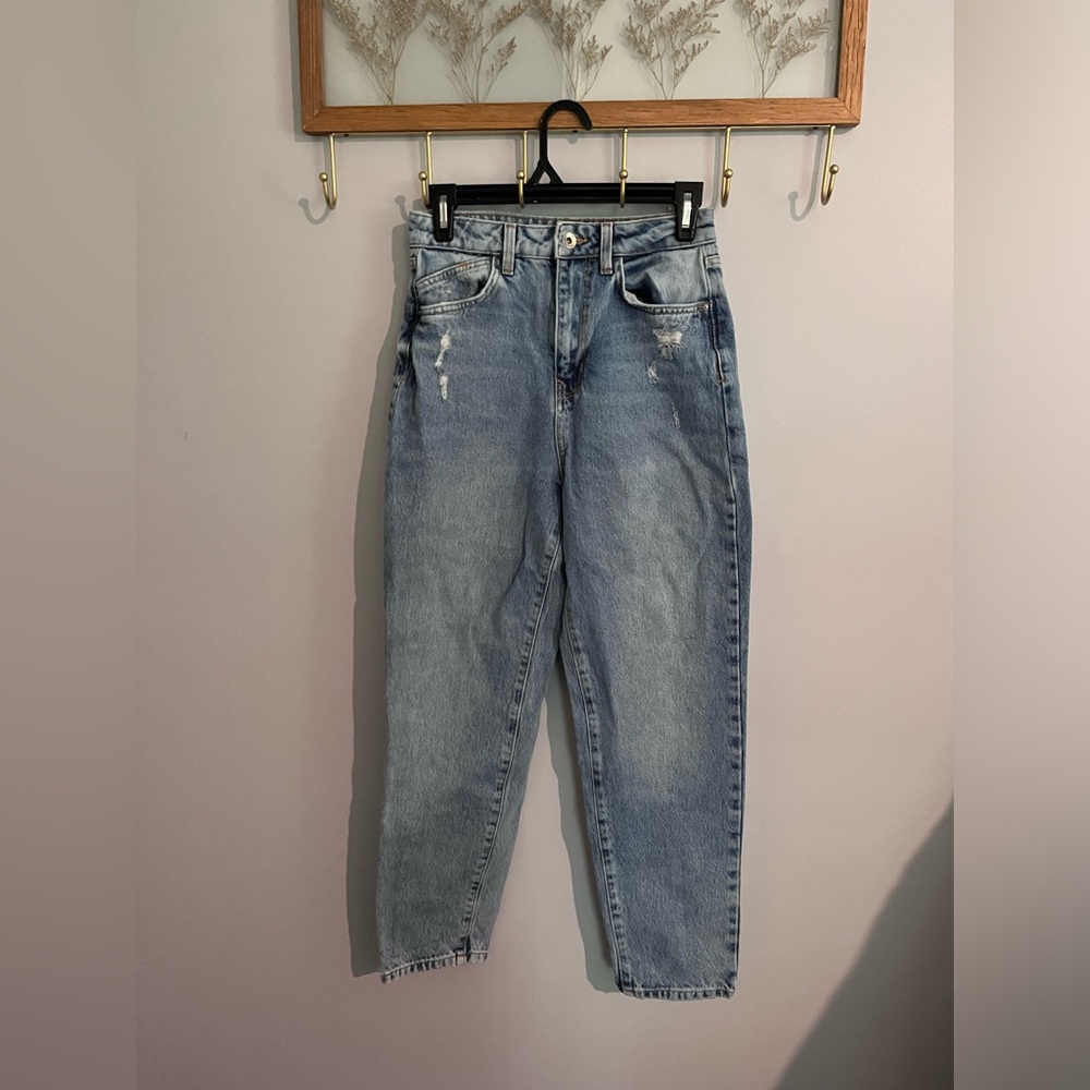 Zara. Mom Fit Jeans